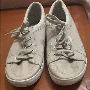 Ked’s tennis shoes